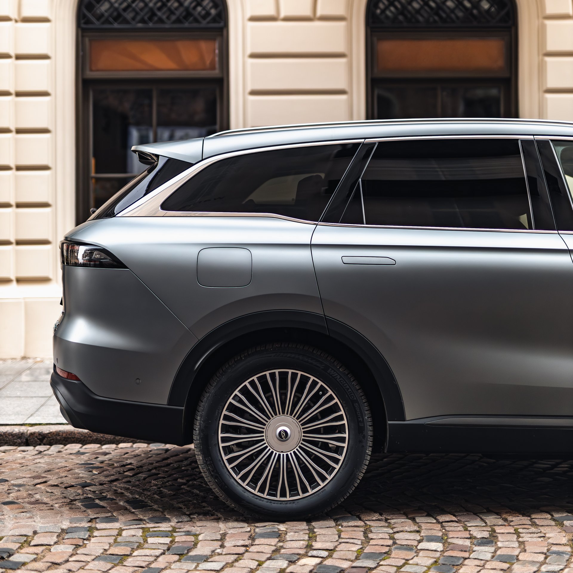 Ukryte, elektryczne klamki drzwi